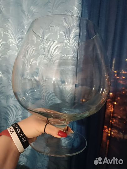 Аквариум в виде бокала