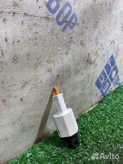 Датчик педали тормоза Renault Fluence седан 1.6
