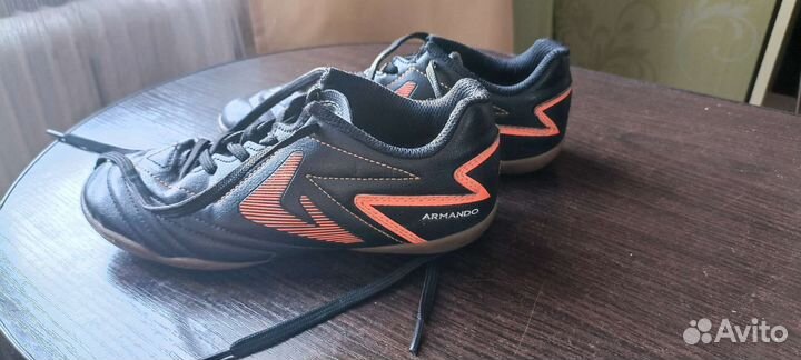 Детские футбольные бутсы Demix