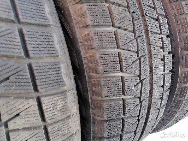 Bridgestone Blizzak Revo GZ 215/60 R17