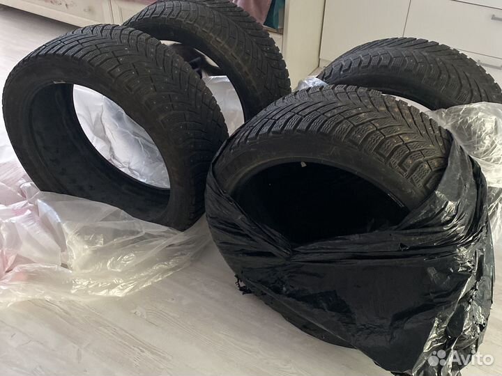 Michelin X-Ice North 4 245/40 R19 и 265/35 R19 98T