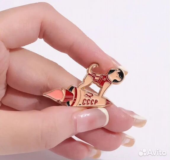 Брошь космос собака ракета