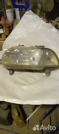 Фара передняя левая на Дайхатсу