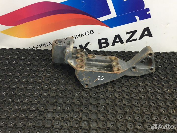 20467742 Кронштейн передней рессоры левый