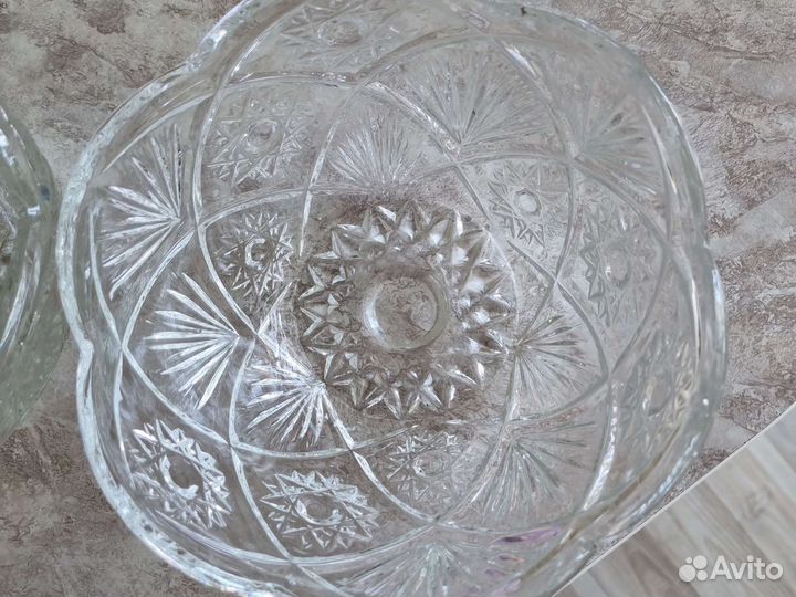 Хрустальные вазы большие 2 шт