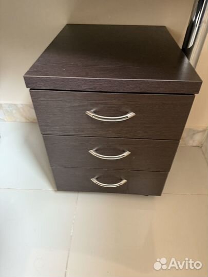 Офисный стол