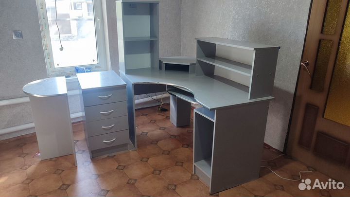 Ктмпьютерный стол