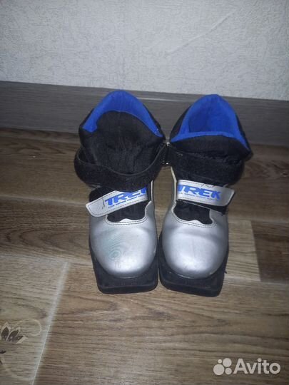 Продам лыжные ботинки