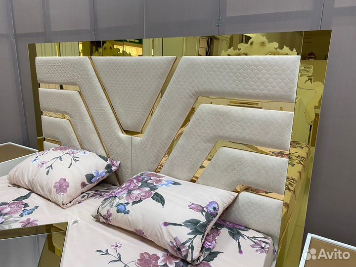 Спальный гарнитур