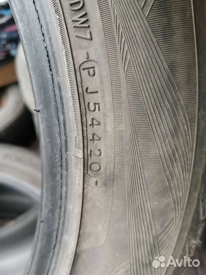 Yokohama 124R 285/45 R21