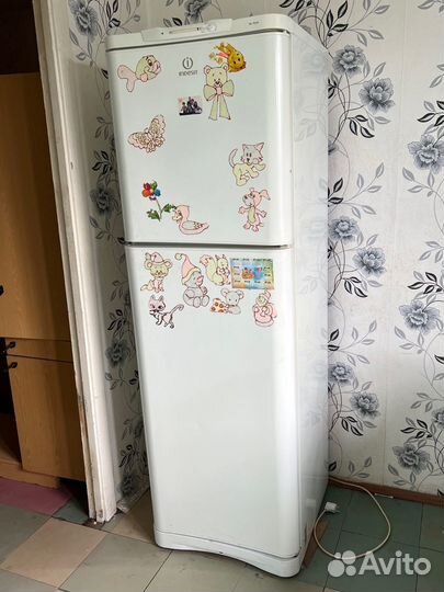 Холодильник indesit