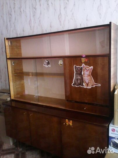 Сервант- шкаф