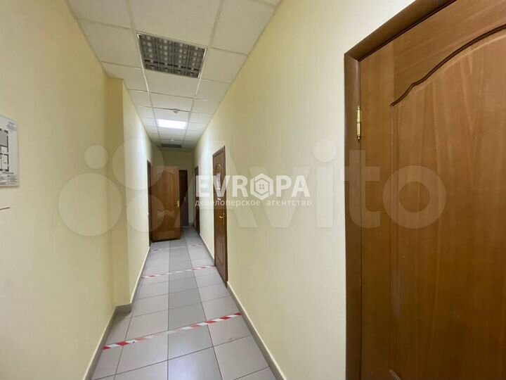 Офис с мокрой точкой 33 м²