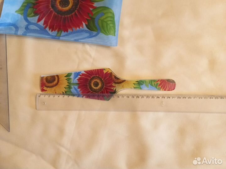 Тортовница с лопаткой 24,5 см новая