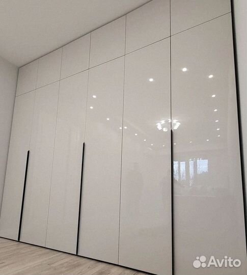 Современный шкаф