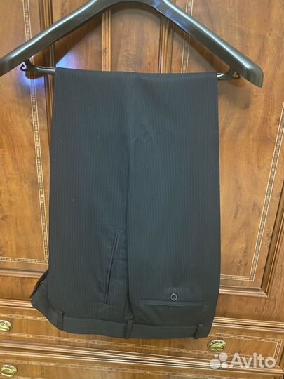 Мужской классический костюм черный Италия