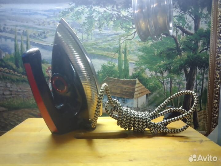 Советский утюг в упаковке