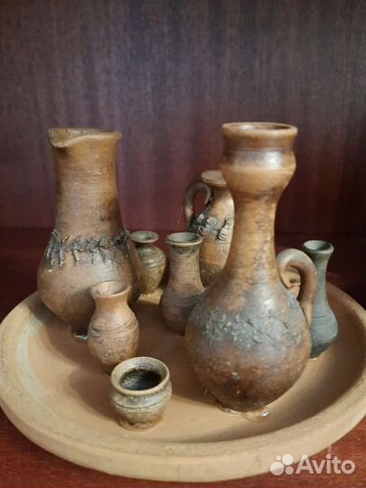 Сувенир. Набор маленьких кувшинчиков