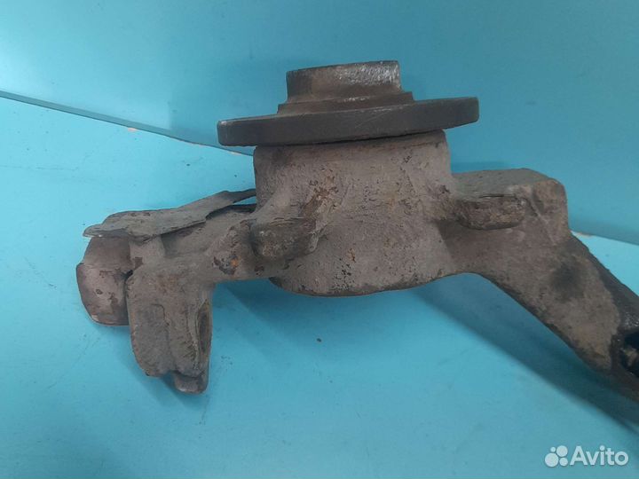 Кулак поворотный левый volkswagen passat b5 1.8