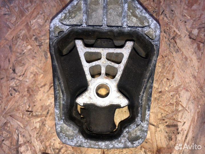 Подушка двигателя задняя Mercedes Gla-Class X156