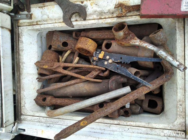 Инструмент (Сверла,Ключи,Напильники и т.д)