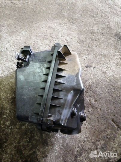 Корпус воздушного фильтра Toyota Corolla E120