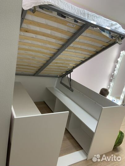 Кровать двухспальная с матрасом 140 190