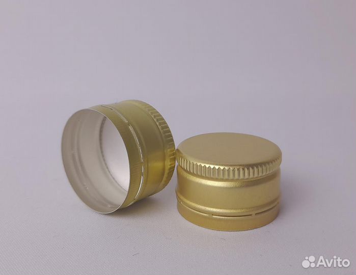 Коробка алюминиевых колпаков 28*18 мм без резьбы