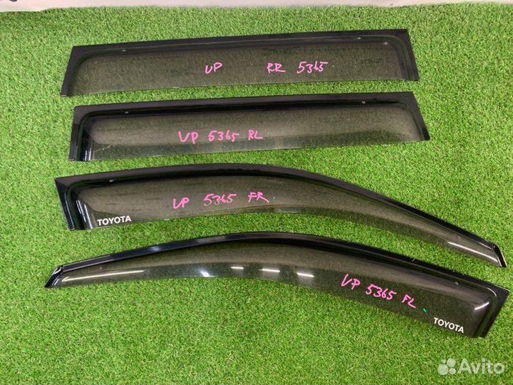 Ветровик передний левый Toyota Gaia ACM10G 1AZ-FSE