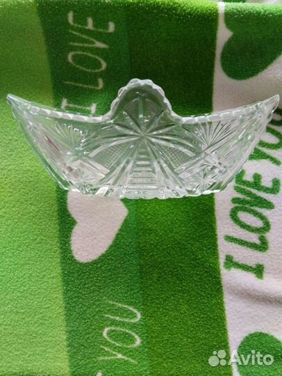 Посуда:ваза,ладьи, рог,конфетницы-хрусталь винтаж