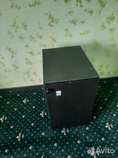 Письменный стол с тумбой