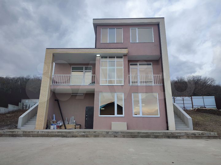 Дом 285,6 м² на участке 9,5 сот.