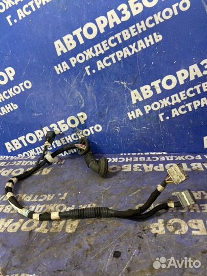 Проводка крышки багажника. Toyota Estima минивен