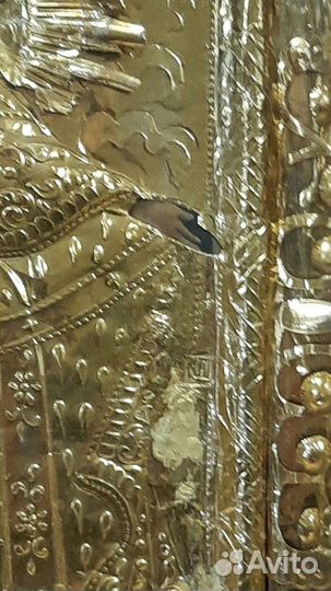 Старинные иконы в киоте