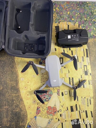 Дрон DJI mini SE Fly more