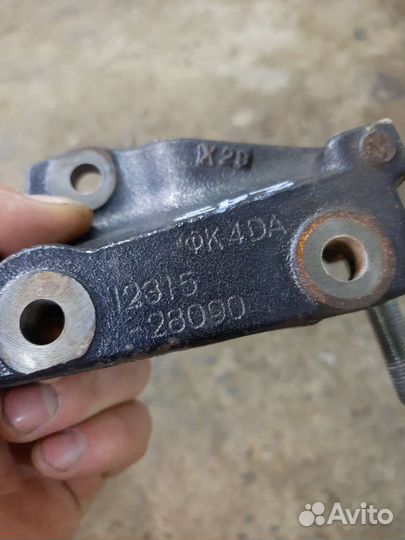 Toyota camry v40 кронштейн двигателя