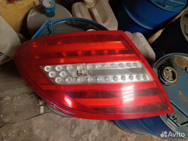 Фонарь задний левый диодный мерседес w204
