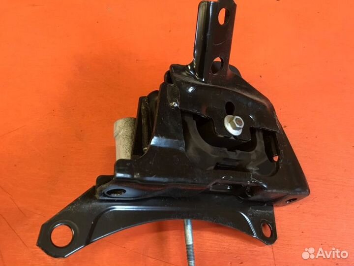 Подушка двигателя Toyota Prius ZVW50 2ZR-FXE 2017