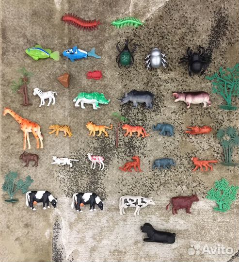 Разные мелкие игрушки из киндера