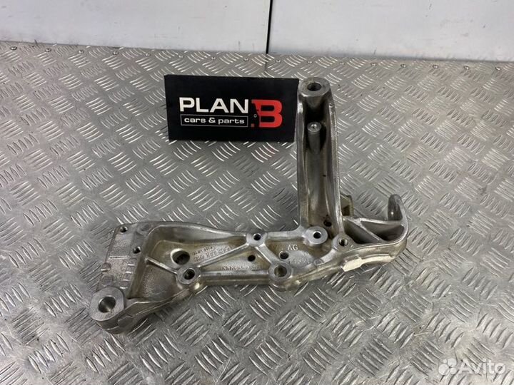 Кронштейн рычага передний левый Volkswagen Golf