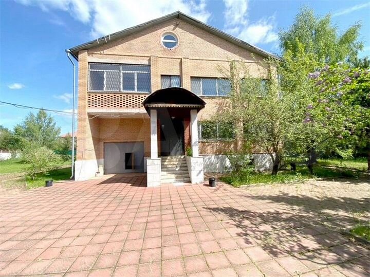 Коттедж 700 м² на участке 25 сот.