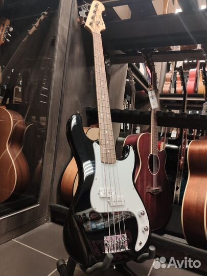 Бас-гитара Новая