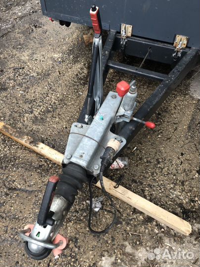 Прицеп легковой двухосный с тормозами