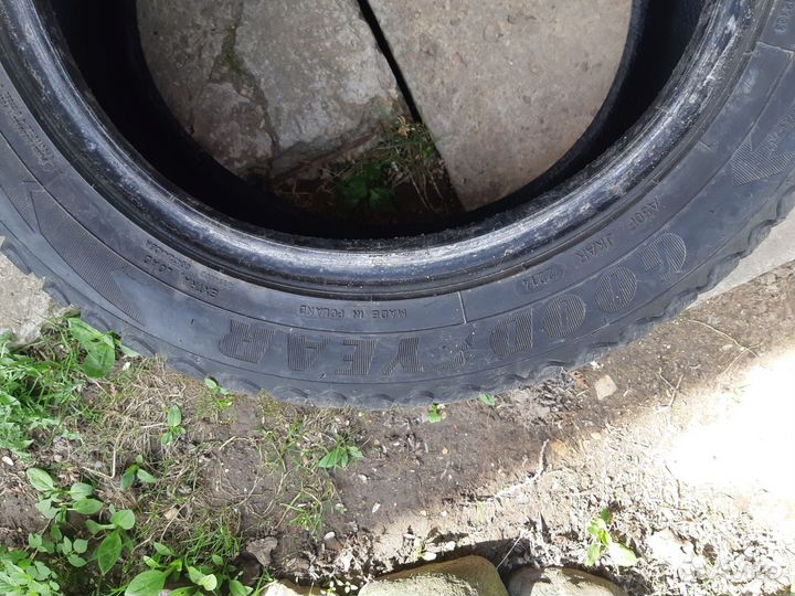 Goodyear Ultragrip Ice Arctic 205/55 R16