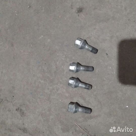 Болты для литых дисков