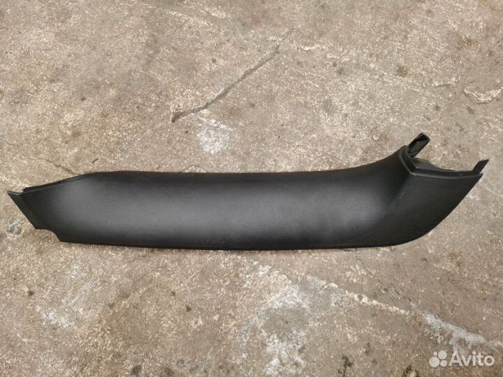Обшивка двери багажника правая Volkswagen Touareg