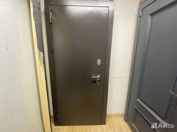 Входная стальная дверь