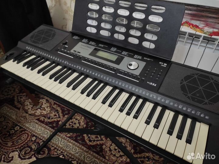 Продается синтезатор