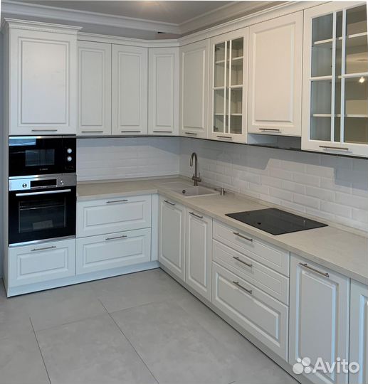 Угловая кухня под потолок на заказ