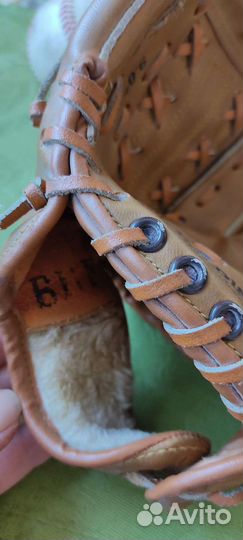 Бейсбольная перчатка